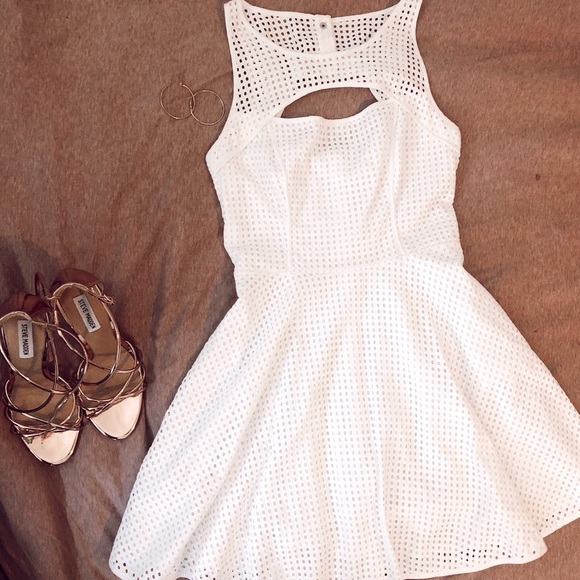 Guess White Eyelet Cutout Dress Size 6 - Picture 2 of 3